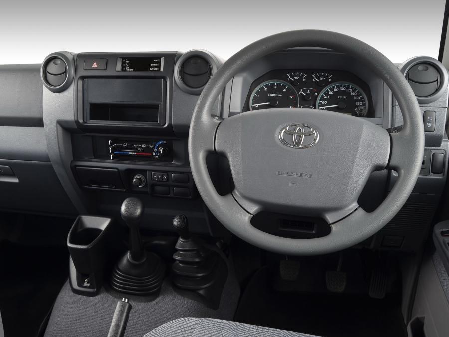  Toyota Land Cruiser Double Cab LX 2012 года  (ZA) (фото 15 из 16)
